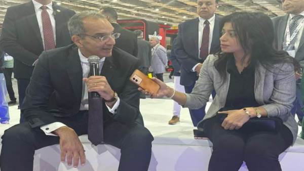 الدكتور عمرو طلعت وزير الاتصالات