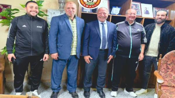 عبدالرحيم حسان مع مجلس إدارة مركز شباب أوسيم