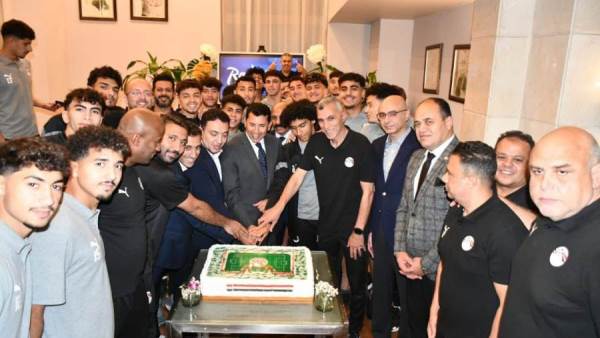 جانب من دعم وزير الرياضة لمنتخب الشباب