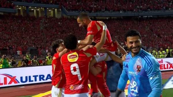 احتفال لاعبي الاهلي