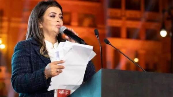 دينا عبدالفتاح