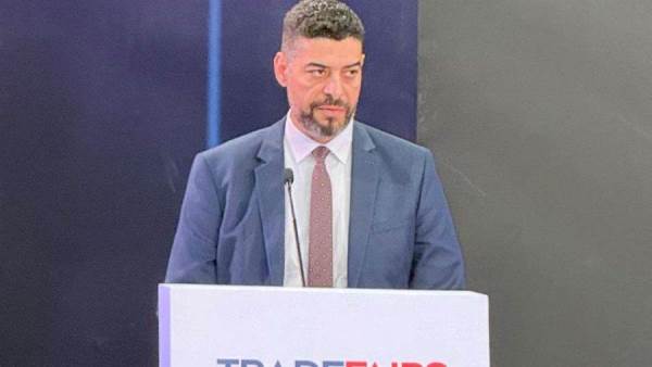 محمد عامر أثناء إلقاء الكلمة