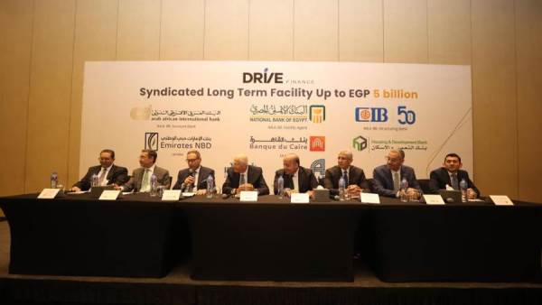 جانب من التوقيع