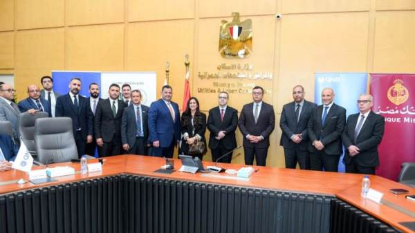 جانب من التوقيع