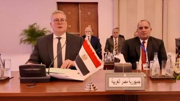 كريم بدوي وزير البترول خلال الاجتماع