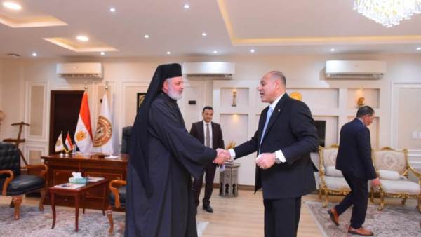 وفد من الكنيسة الكاثوليكية يلتقي وزير العمل