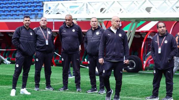 جهاز منتخب مصر يتفقد أرضية ملعب مباراة السنغال