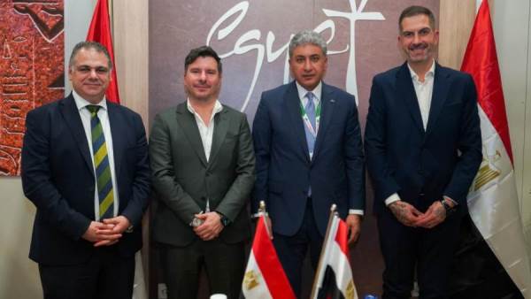 وزير السياحة: 450% نمو في حركة الطيران العارض للعلمين والساحل الشمالي خلال 2025