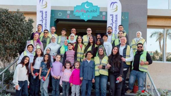 جانب من قوافل الإطعام التي أطلاقها المصرف المتحد