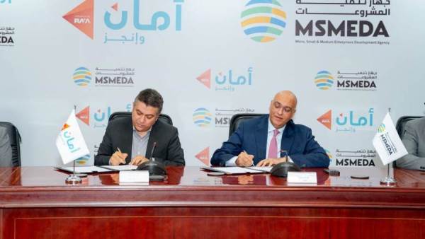 باسل رحمي وحازم مغازي أثناء التوقيع