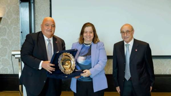 تكريم بنك saib لمي عبد الحميد