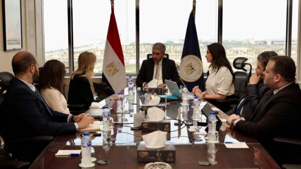وزير السياحة يبحث سبل التعاون مع مع شركة "فيزا"