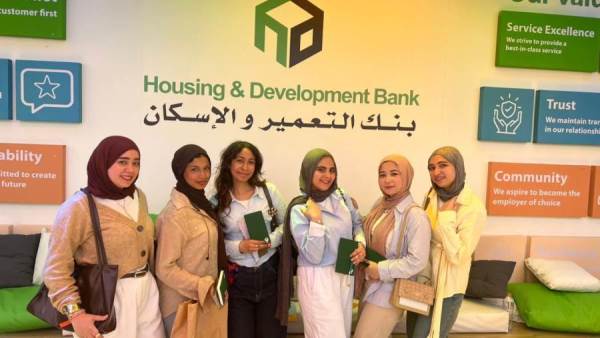 جانب من مشاركة بنك التعمير والإسكان في رعاية الملتقى التوظيفي CUEF بجامعة القاهرة