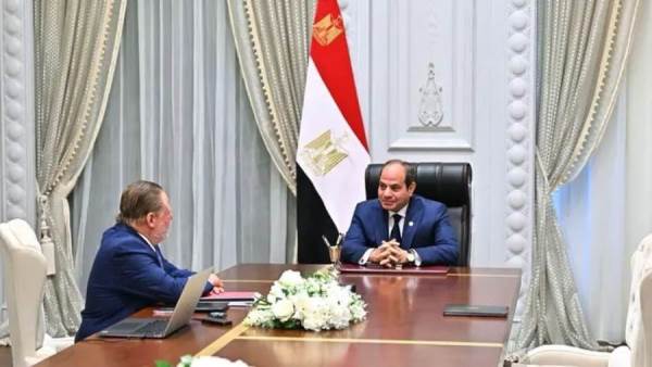 الرئيس السيسي وحسن عبد الله محافظ المركزي