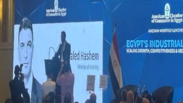 خالد هاشم وزير الصناعة