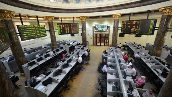 تعاملات الداخليين والمساهمين الرئيسيين والمجموعات المرتبطة بهم في البورصة المصرية