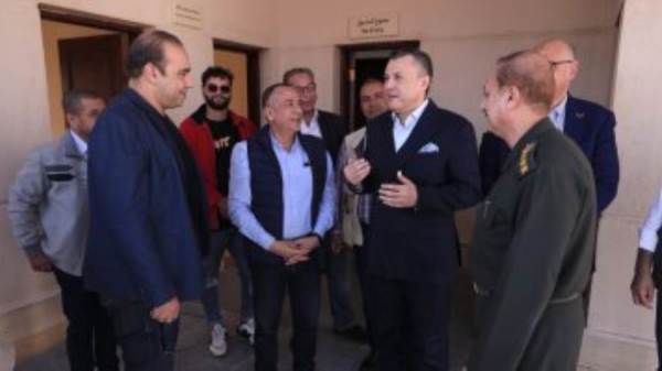وزير السياحة خلال الزيارة